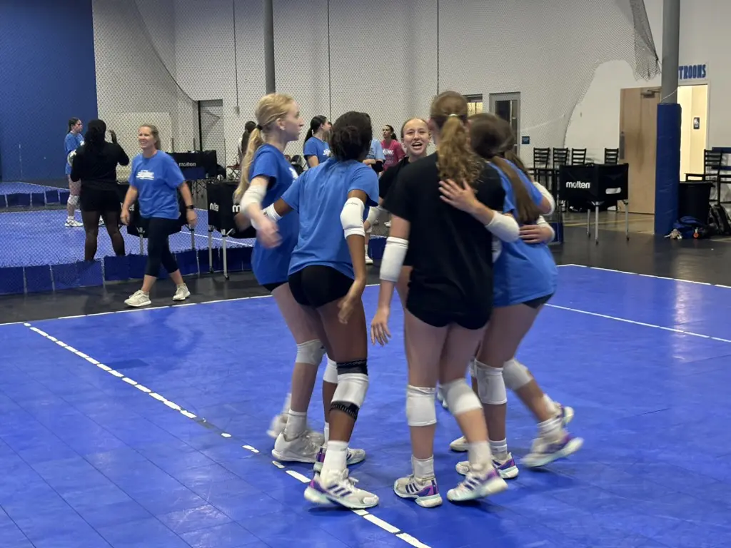girls-celebrating Jax skyline volleyball girls celebrating