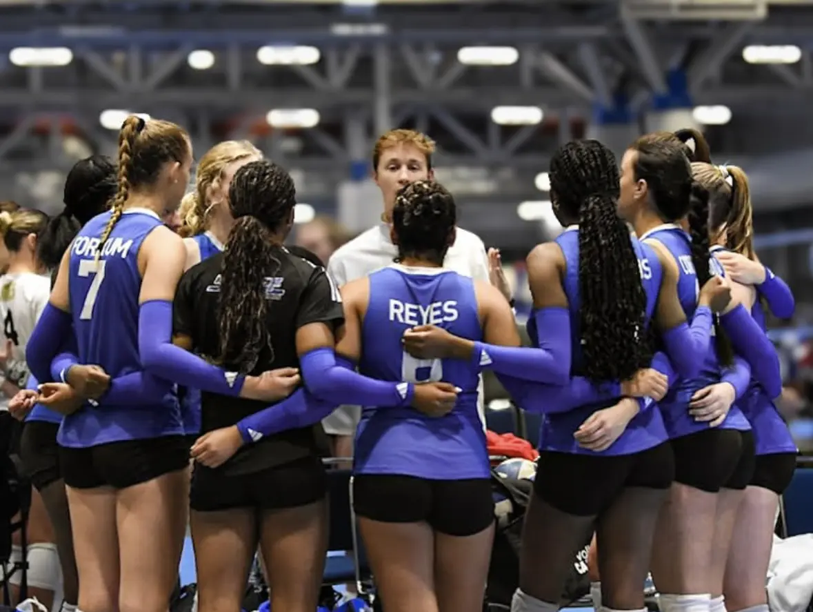 Screenshot girls volleyball team celebrating