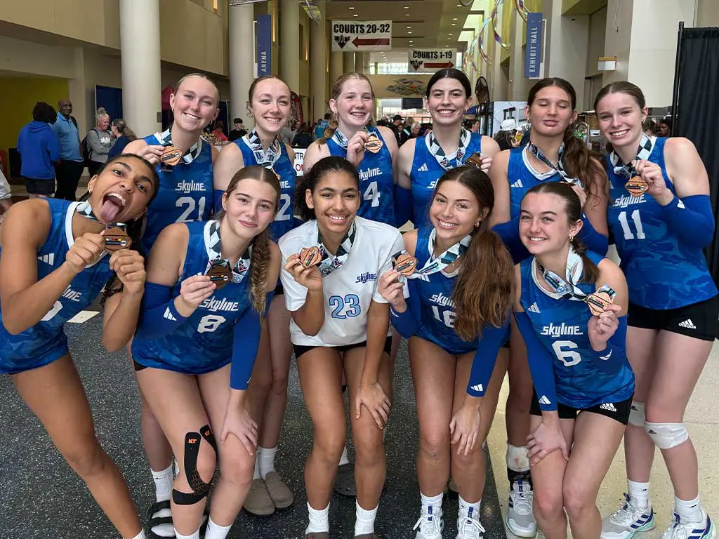 girls-skyline-team-winning-gold Girls Skyline Team Winning Gold
