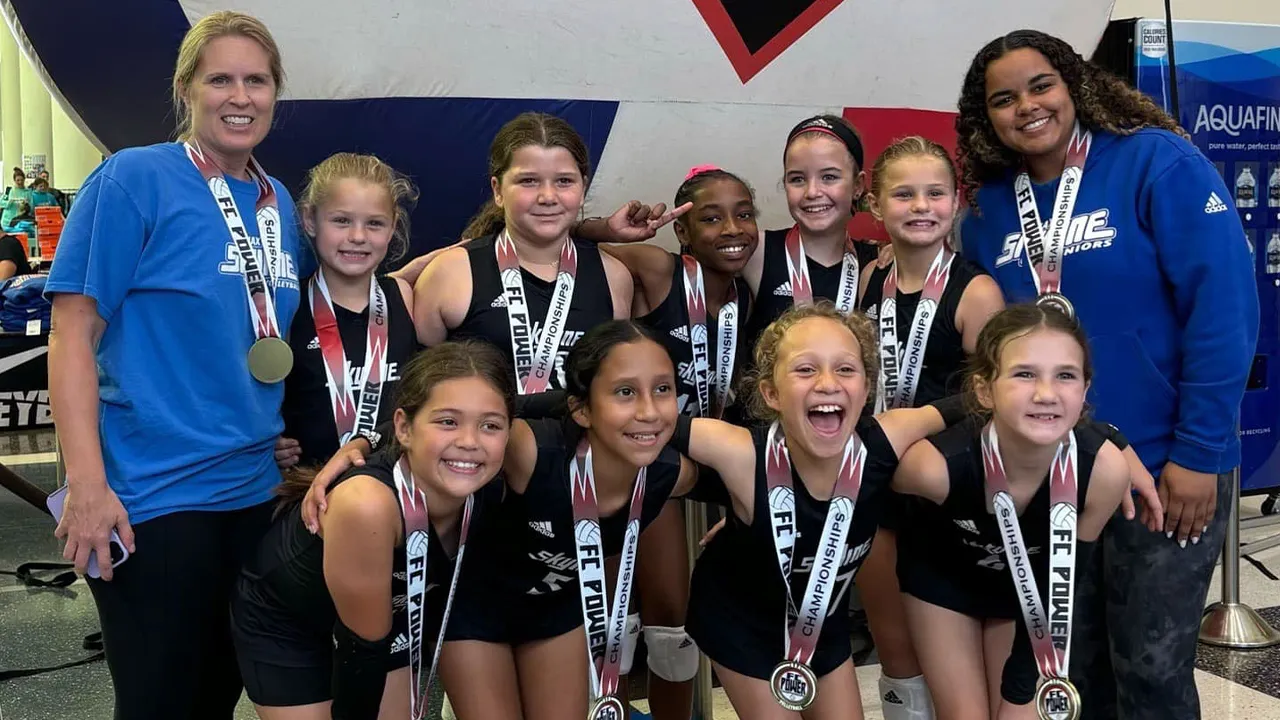 skyline-girls-volleyball-winning-medals skyline-girls-winning-medals